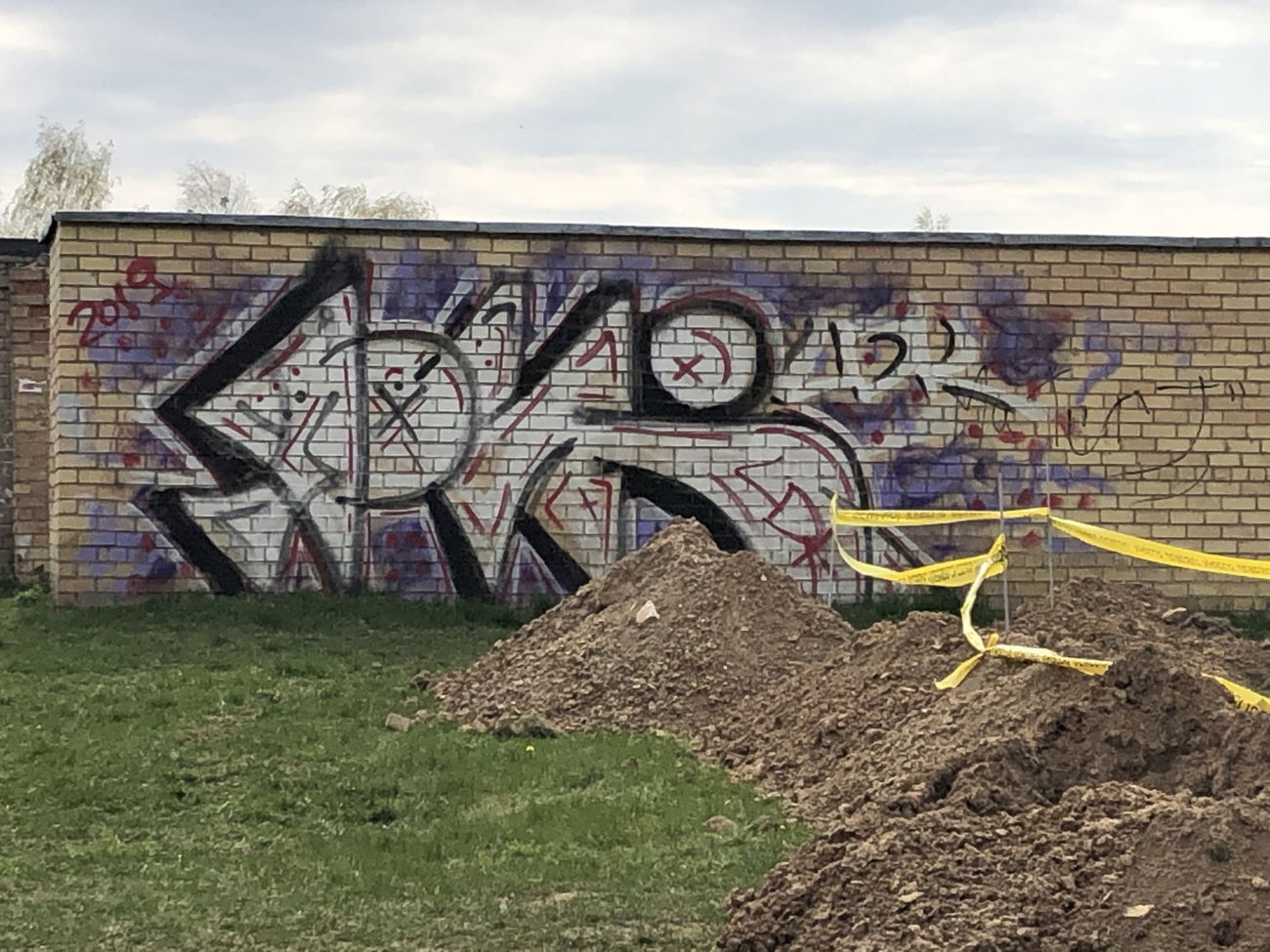 Graffiti Wall - Photo by ldkdl