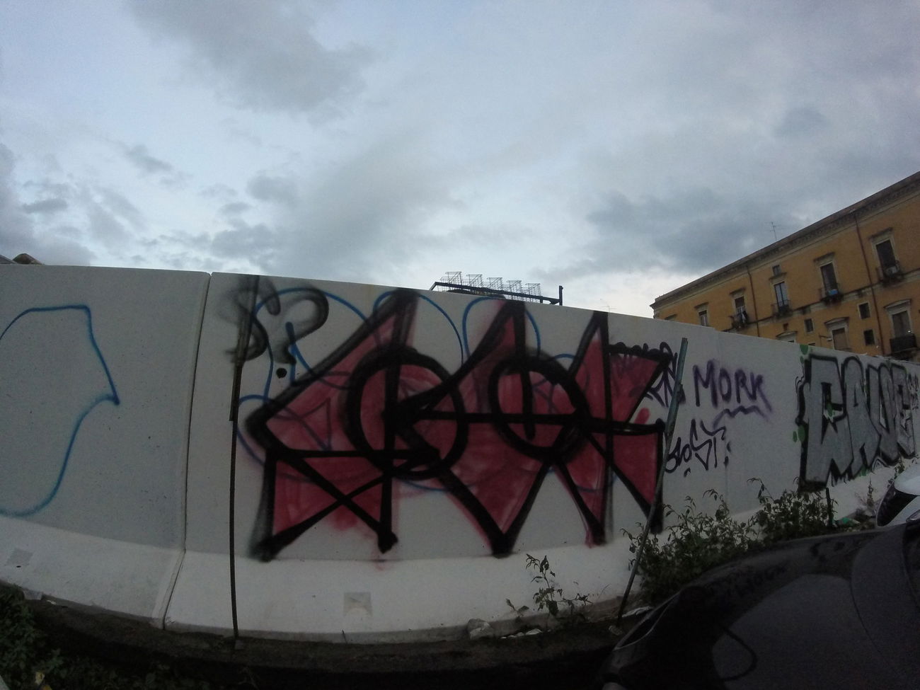Graffiti Bombing - Photo by ldkdl