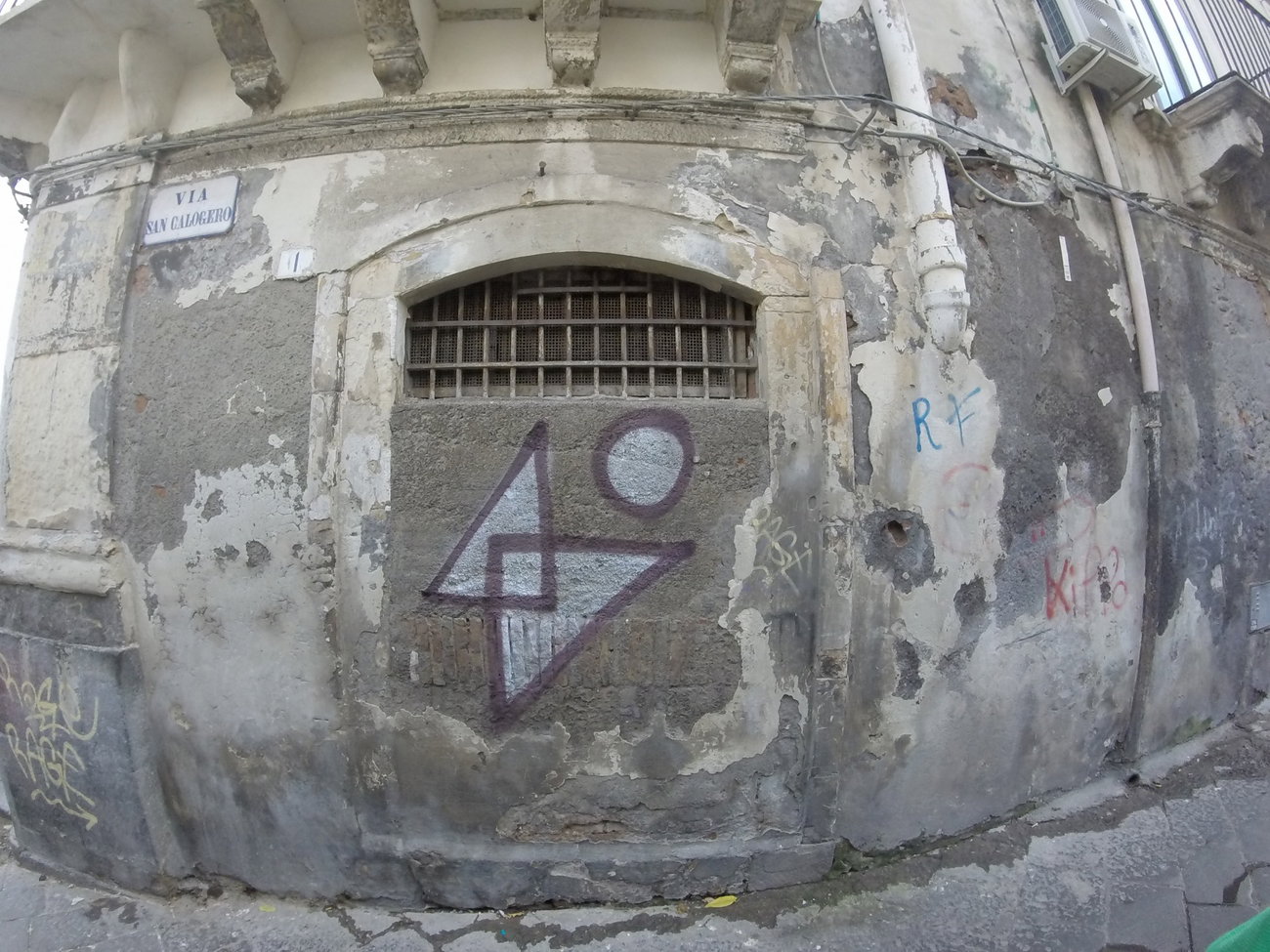 Graffiti Wall - Photo by ldkdl (2016)