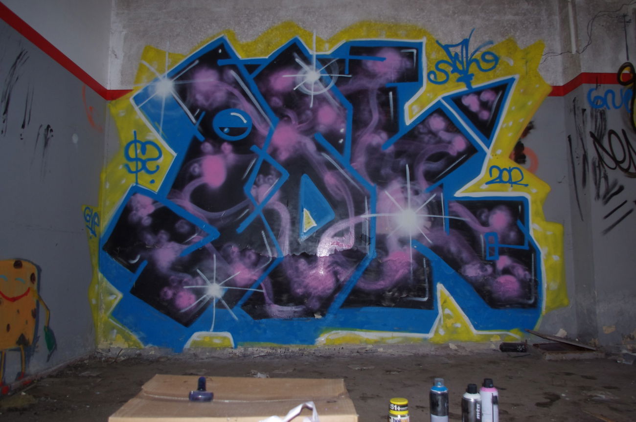 Graffiti Wall - Photo by ldkdl (2012)