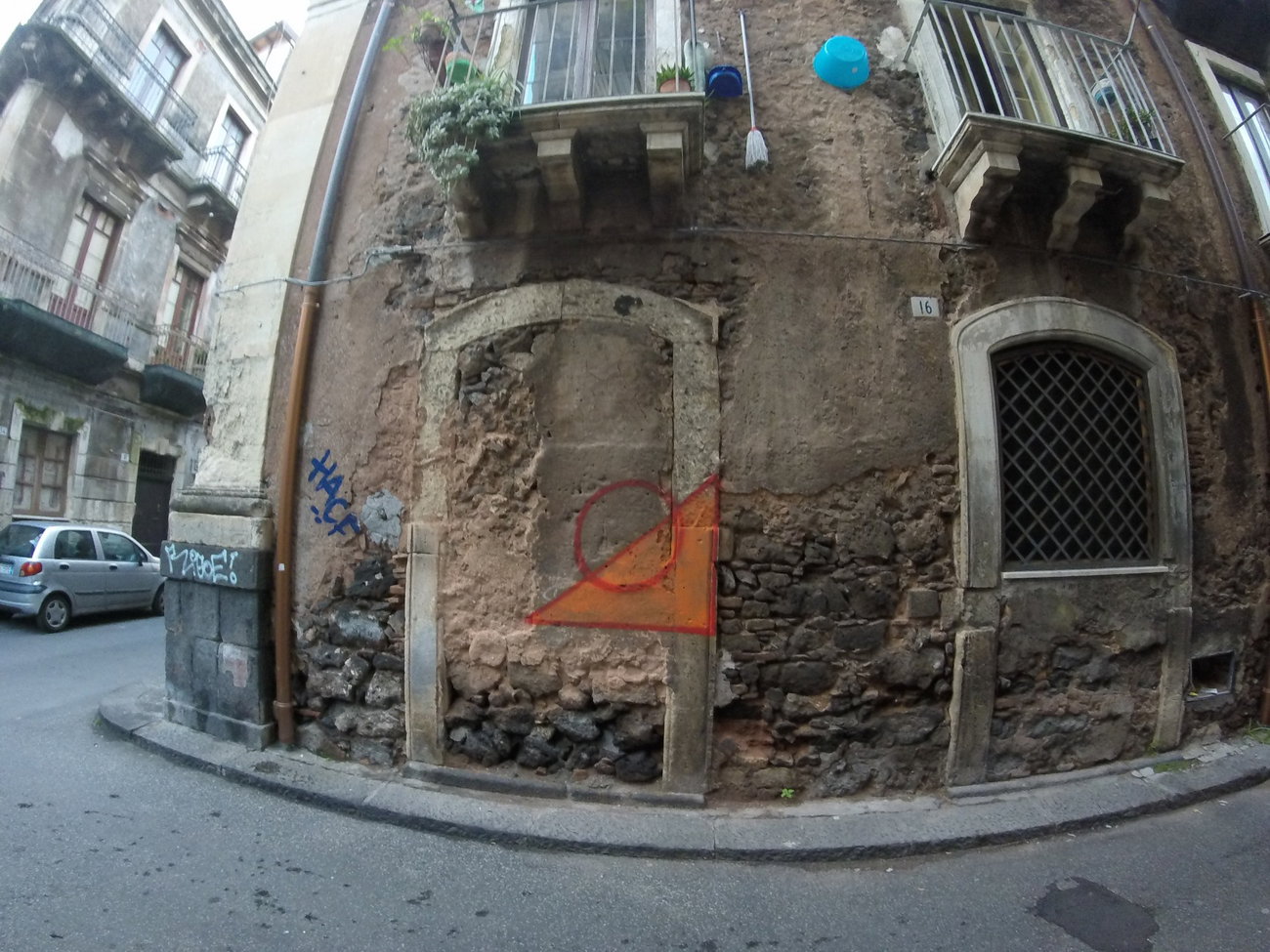 Graffiti Wall - Photo by ldkdl (2016)