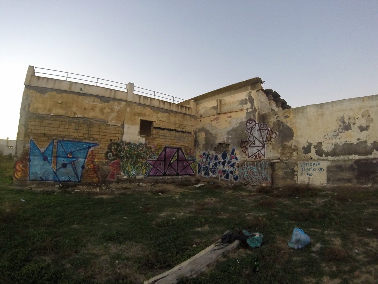 Graffiti Wall - Photo by ldkdl