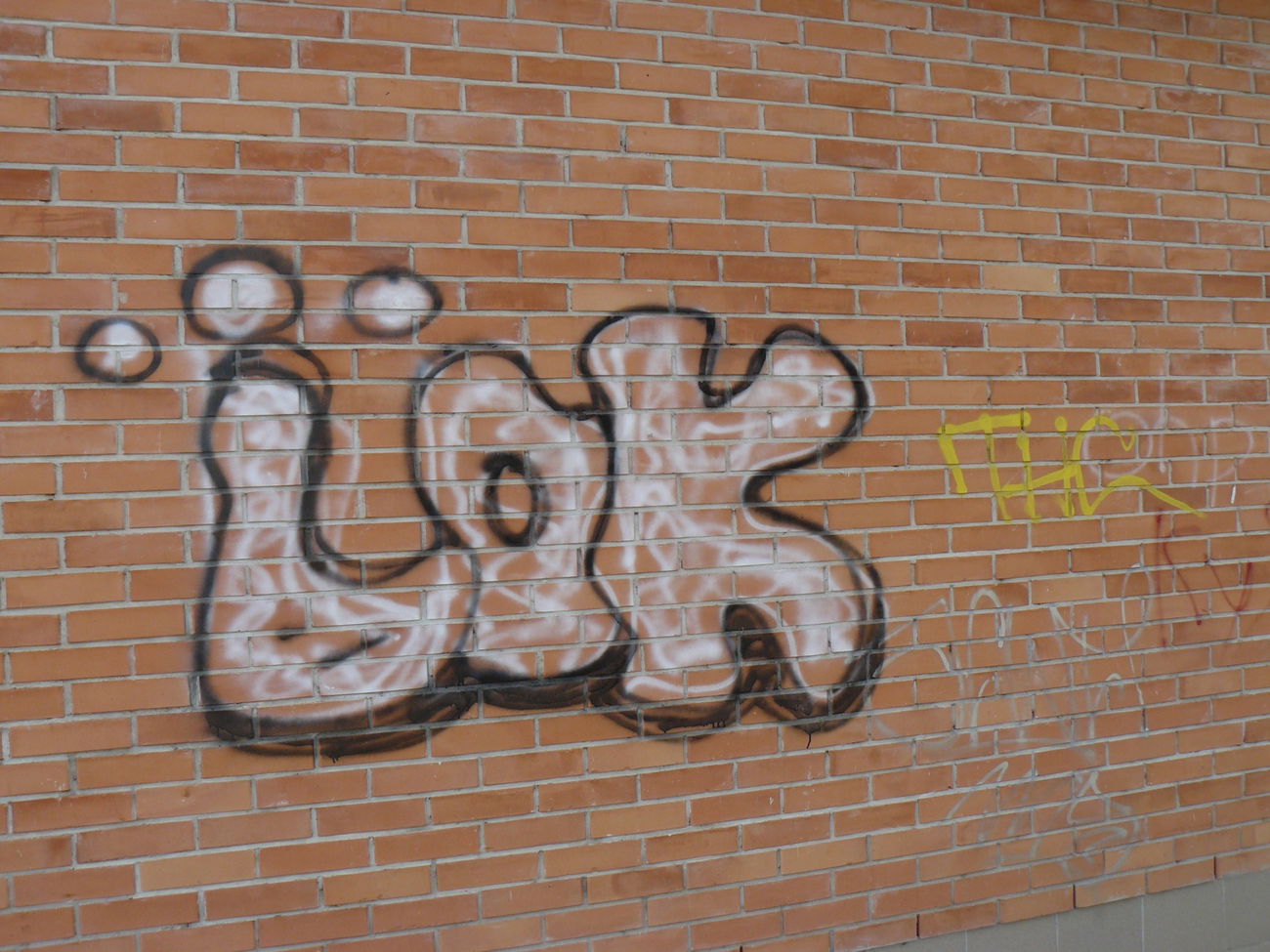Graffiti Wall - Photo by ldkdl (2011)