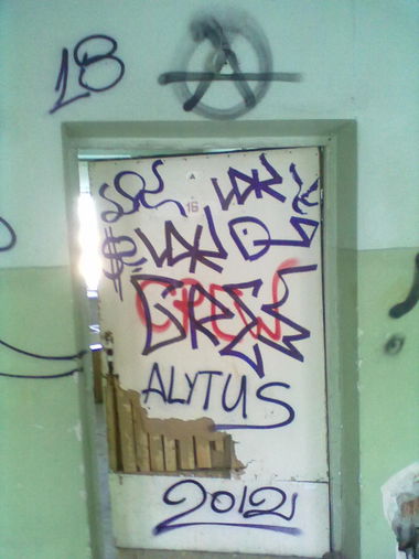 Graffiti Wall - Photo by ldkdl (2012)