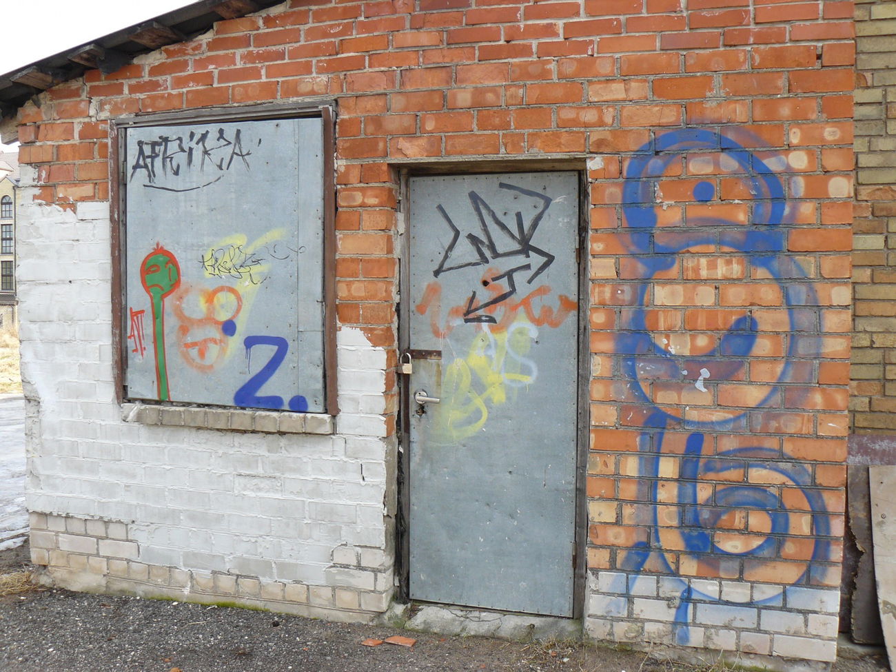 Graffiti Wall - Photo by ldkdl (2011)