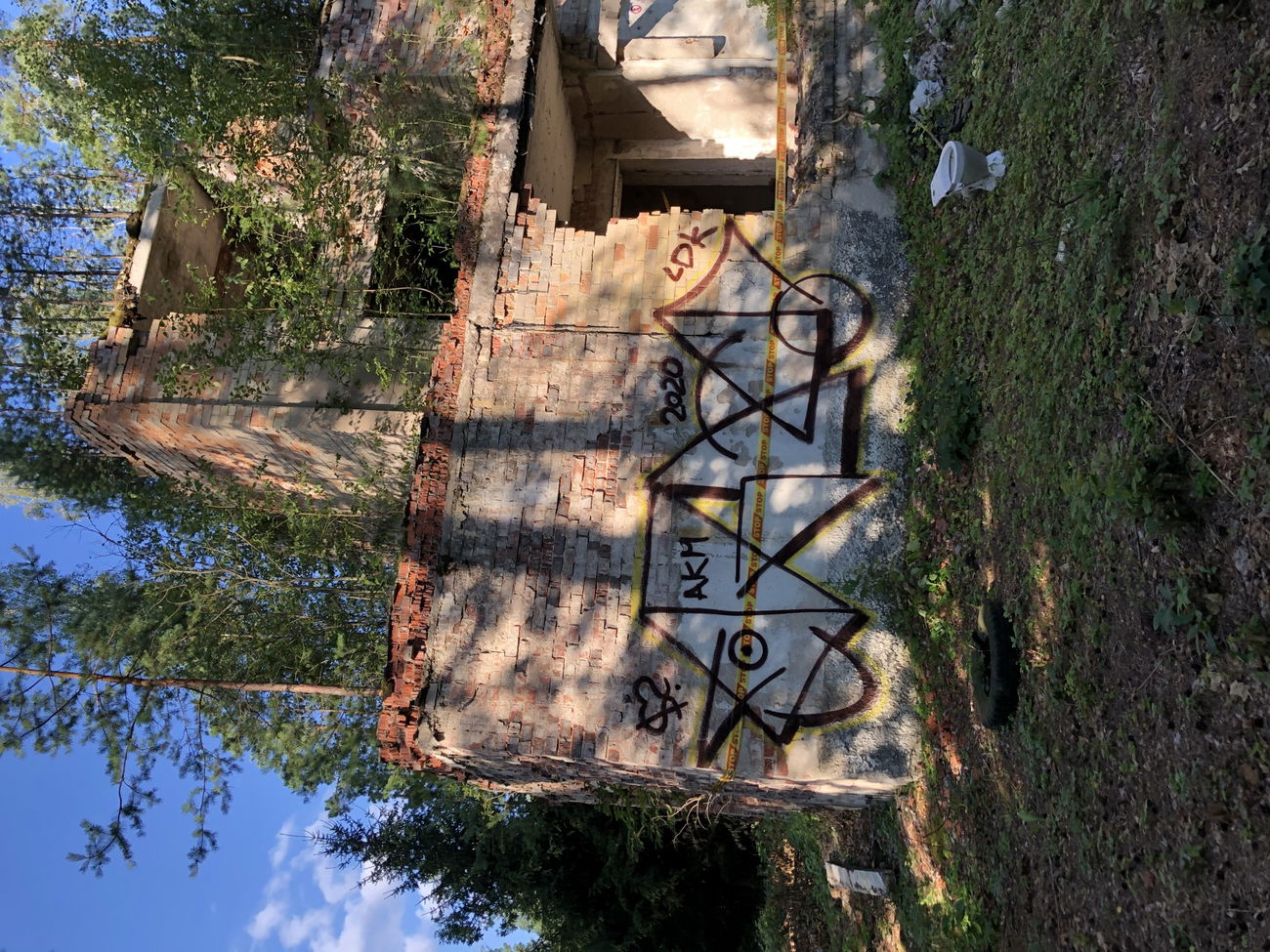 Graffiti Wall - Photo by ldkdl