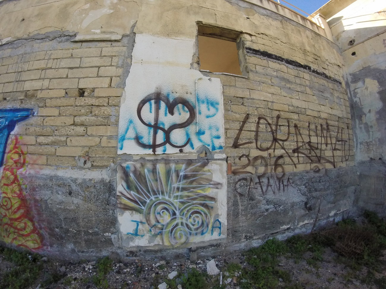 Graffiti Wall - Photo by ldkdl (2016)