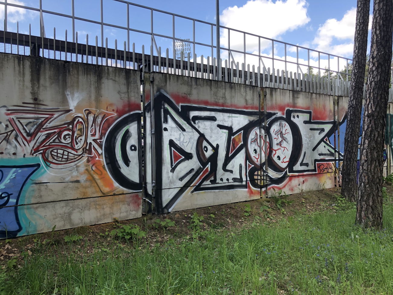 Graffiti Wall - Photo by ldkdl