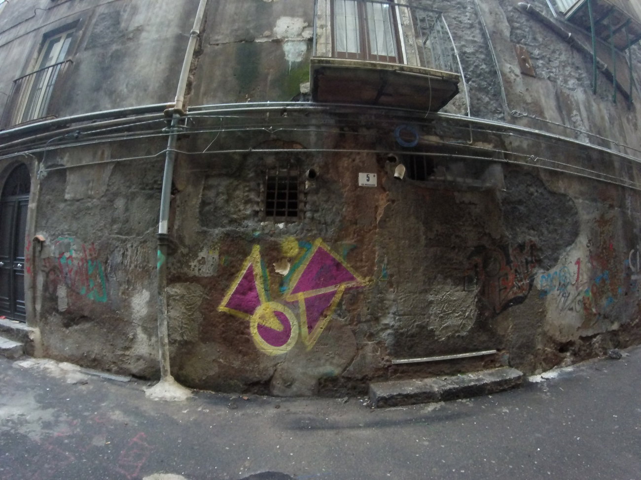 Graffiti Wall - Photo by ldkdl (2016)