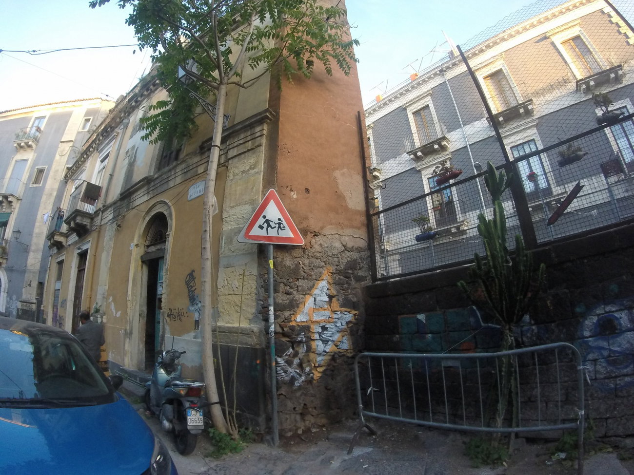 Graffiti Wall - Photo by ldkdl (2016)