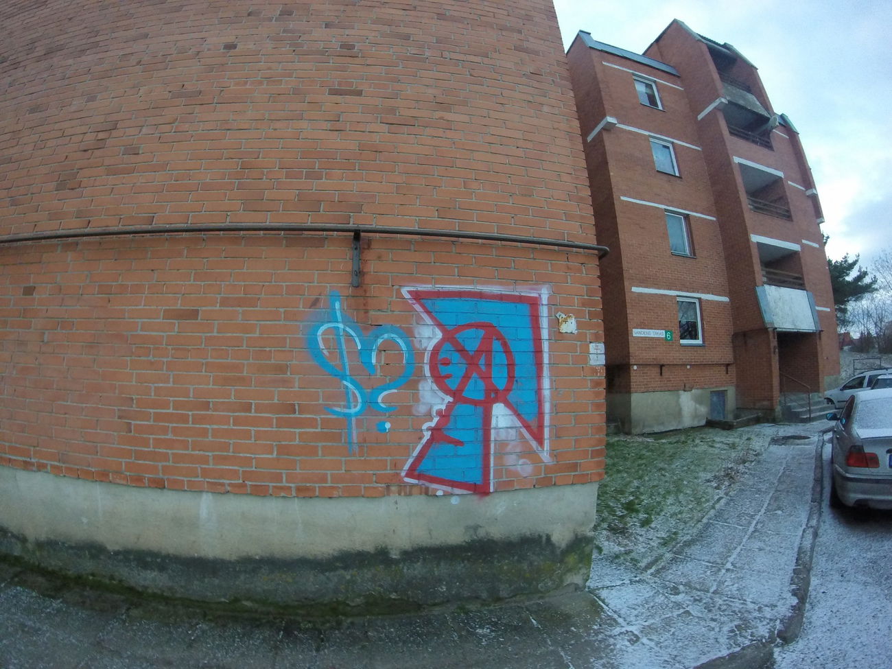 Graffiti Bombing - Photo by ldkdl