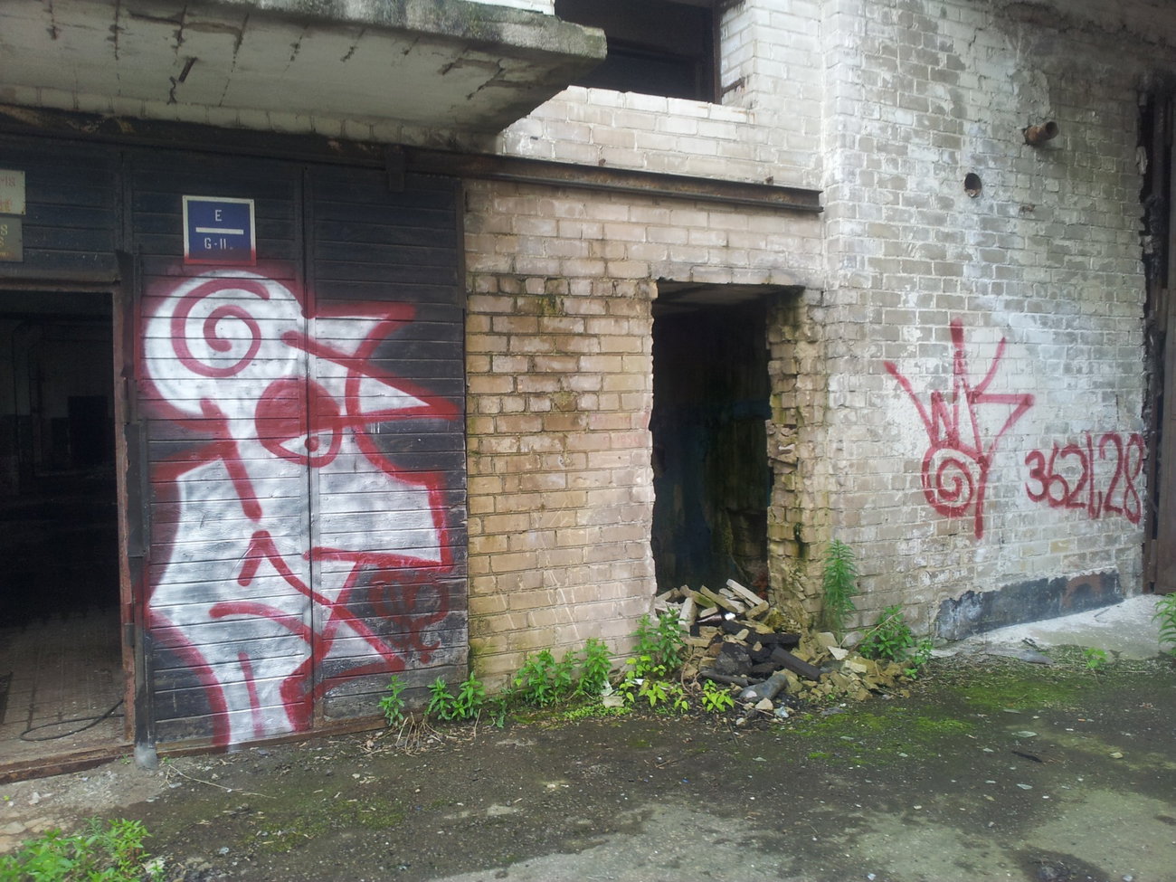 Graffiti Wall - Photo by ldkdl (2012)