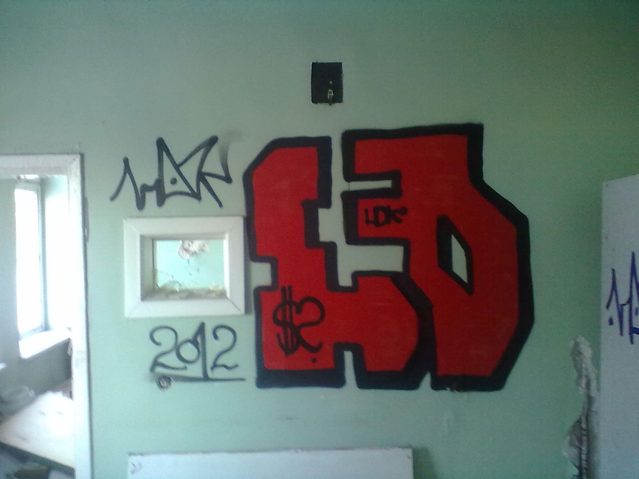 Graffiti Wall - Photo by ldkdl (2012)