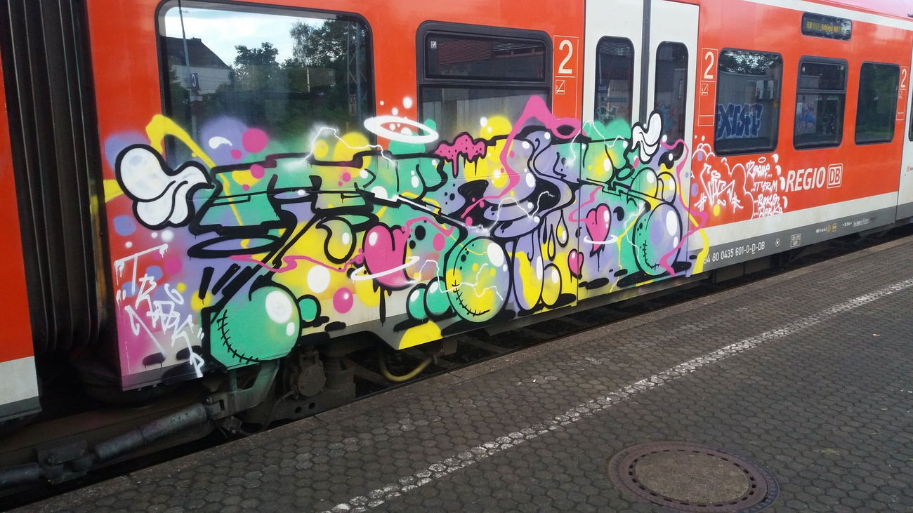 Graffiti Train in Bonn - Photo by leakne (2017)