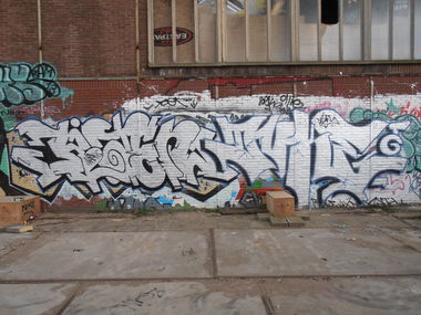 Graffiti Wall - Photo by lecim