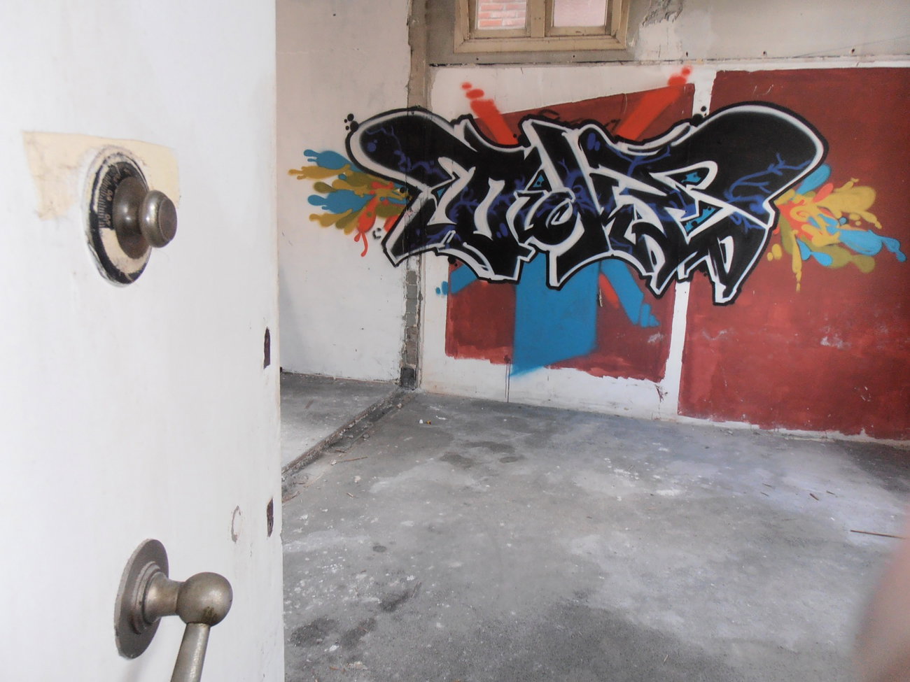 Graffiti Wall - Photo by lecim - back, in, the