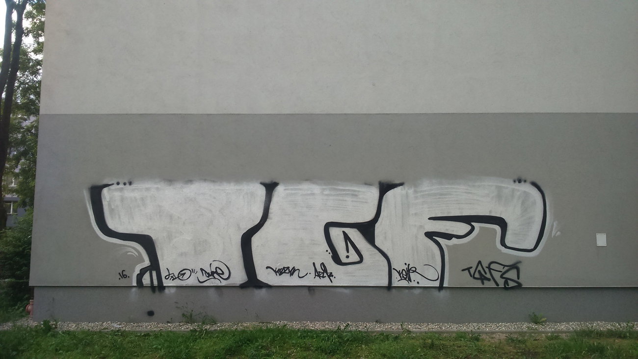 Graffiti Wall - Photo by lecim