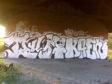 Graffiti Wall - Photo by lecim