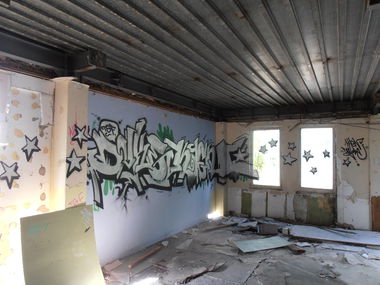 Graffiti Wall - Photo by lecim