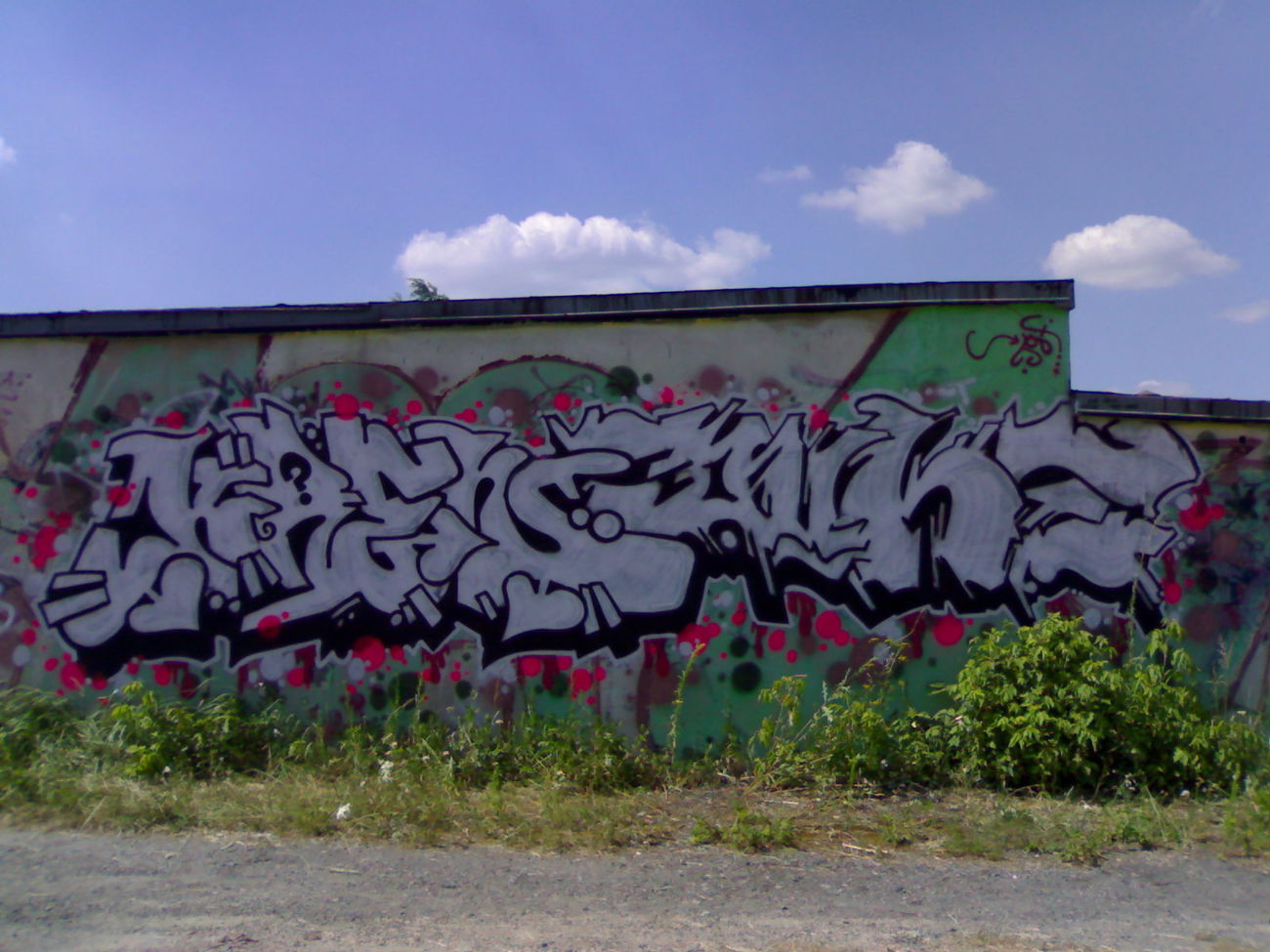 Graffiti Wall - Photo by lecim