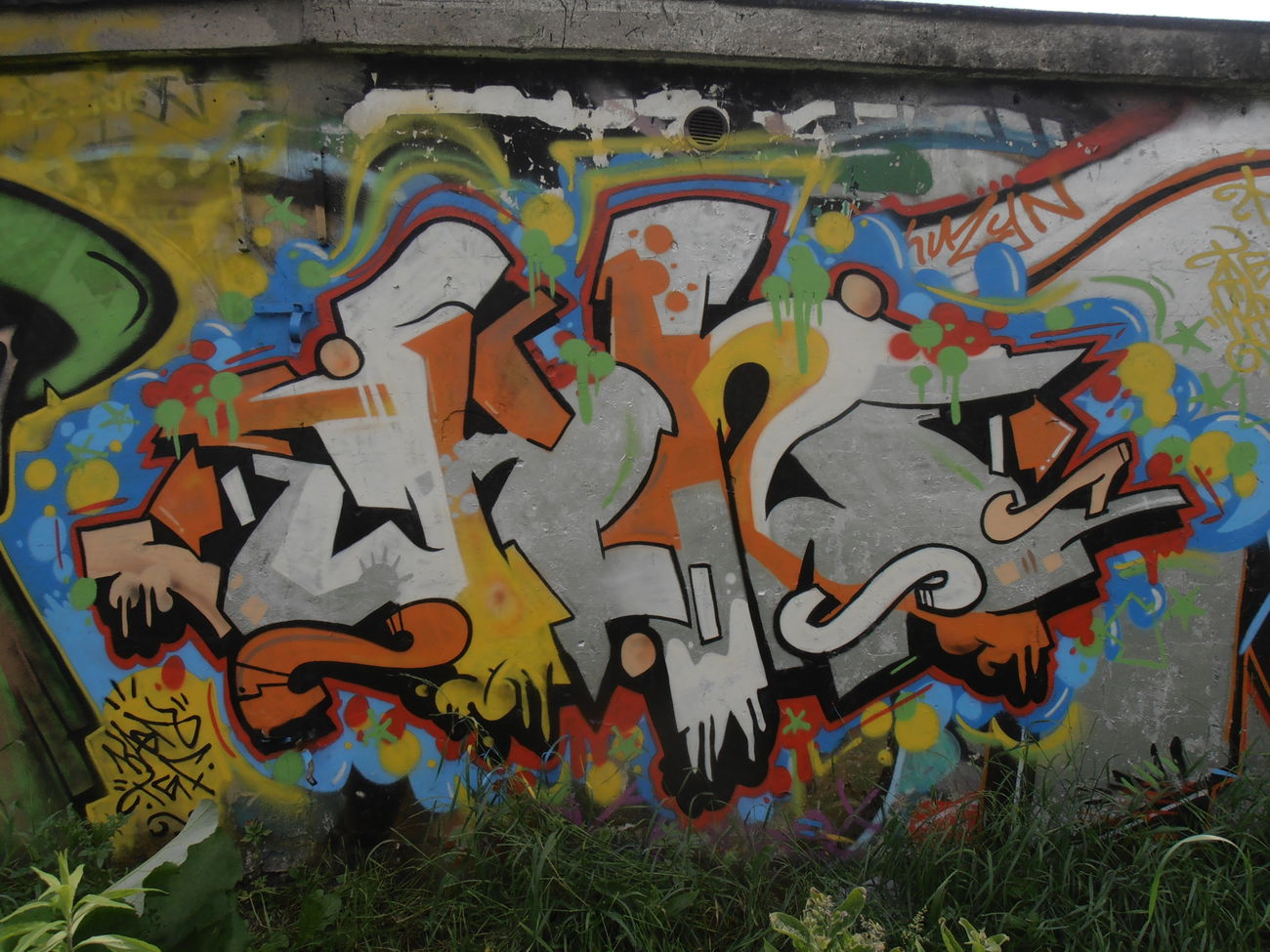 Graffiti Wall - Photo by lecim