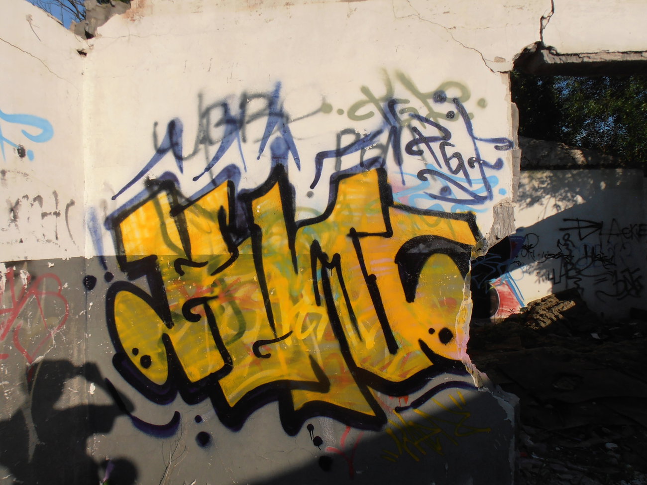 Graffiti Wall - Photo by lecim