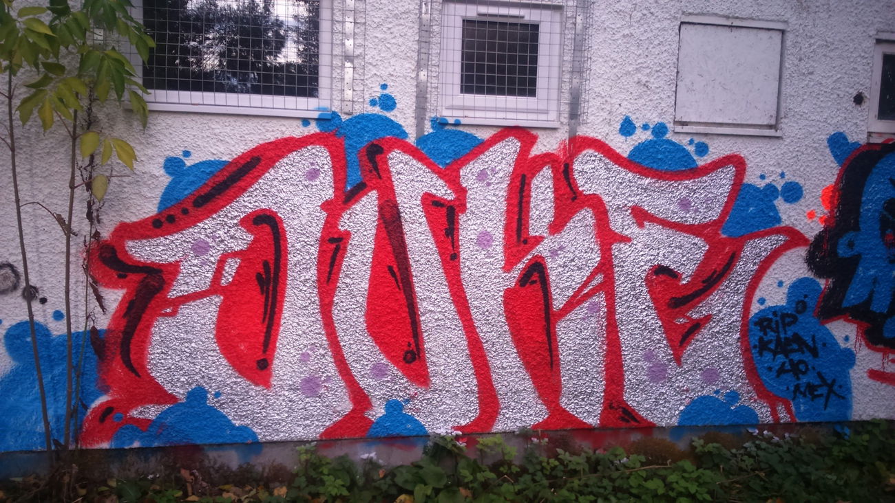 Graffiti in United Kingdom - Photo by lecim (2015)