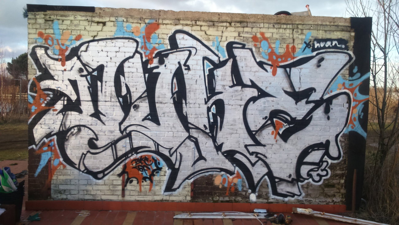 Graffiti Wall - Photo by lecim