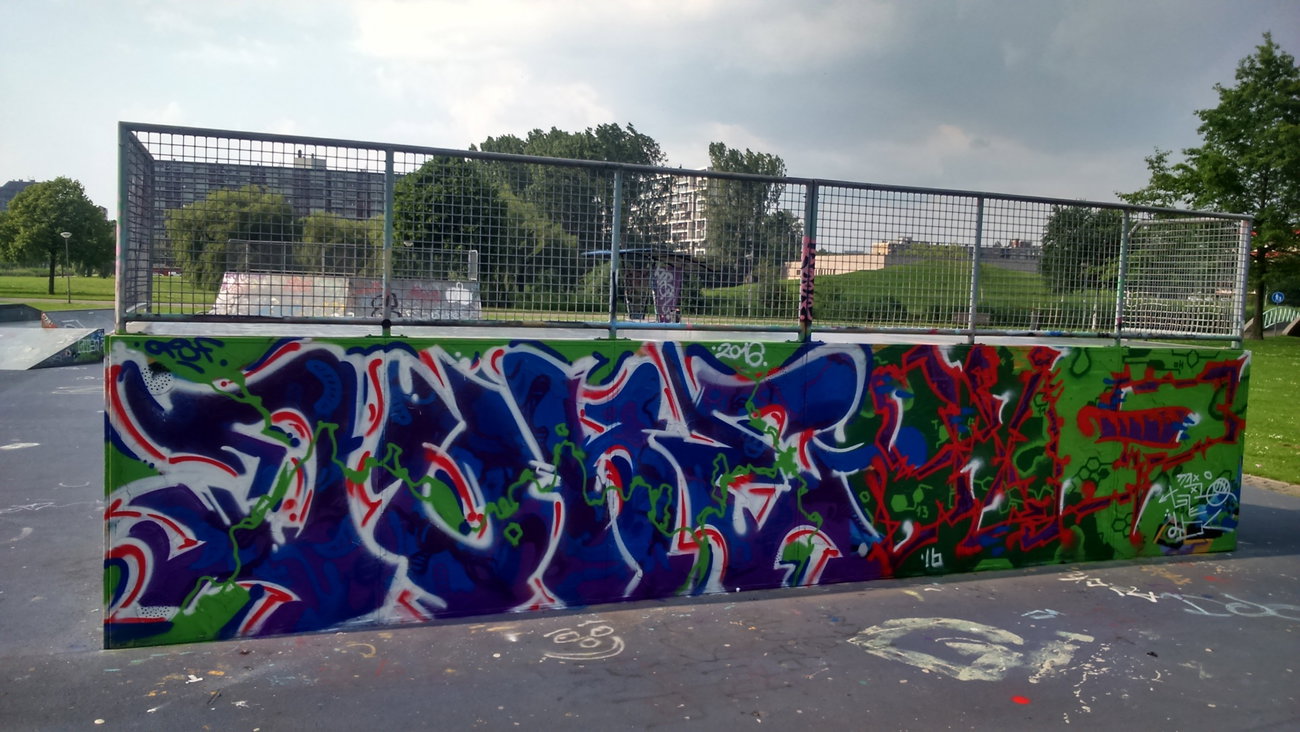 Graffiti Wall - Photo by lecim