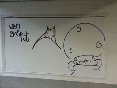 Graffiti Bombing in Frankfurt - Photo by leminsc8 - freak, mc, cmc (2012)