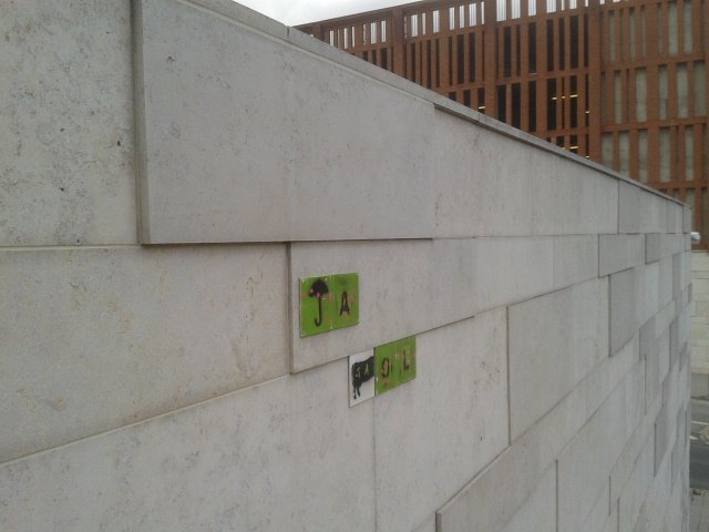 Graffiti Street Art in Wiesbaden - Photo by leminsc8 - kachel (2013)