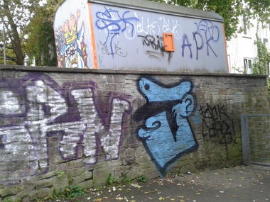 Graffiti Bombing in Wiesbaden - Photo by leminsc8 - wir, ovei (2014)