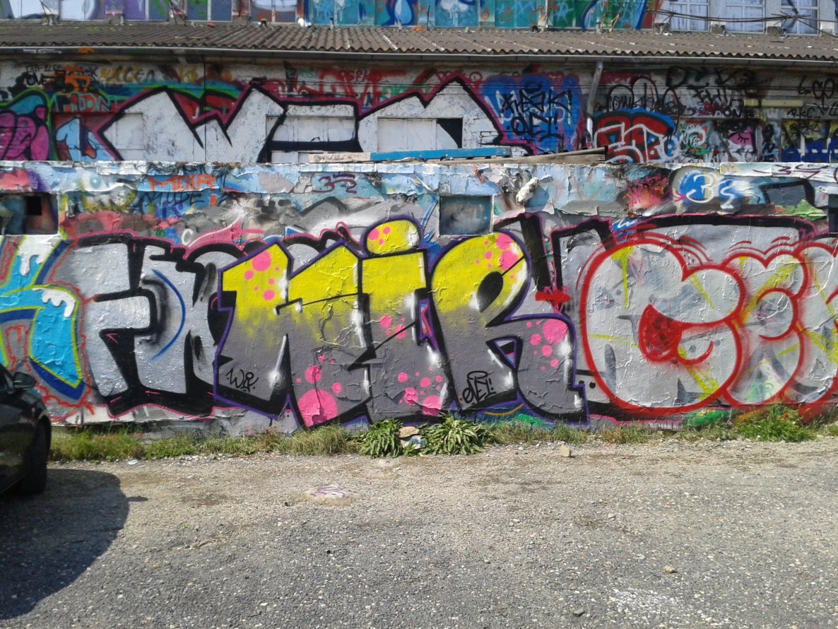 Graffiti Wall in Wiesbaden - Photo by leminsc8 - wir, ovei (2014)