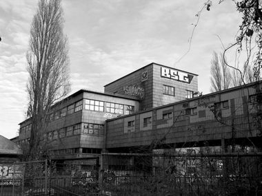 Graffiti Wall - Photo by lemmuf