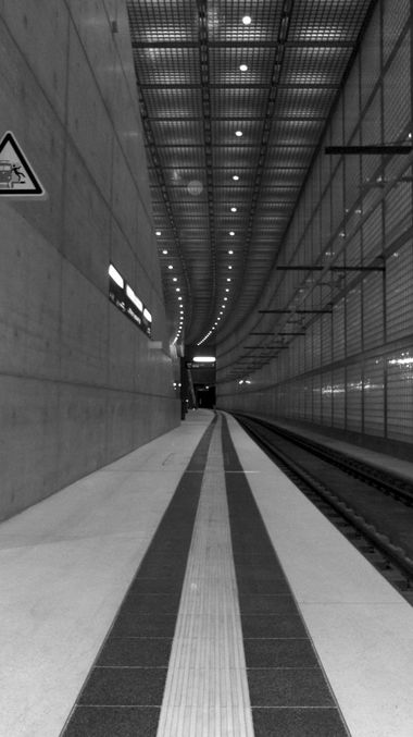 Graffiti Artwork - Photo by lemmuf