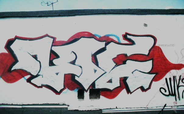 Graffiti Wall - Photo by lic73