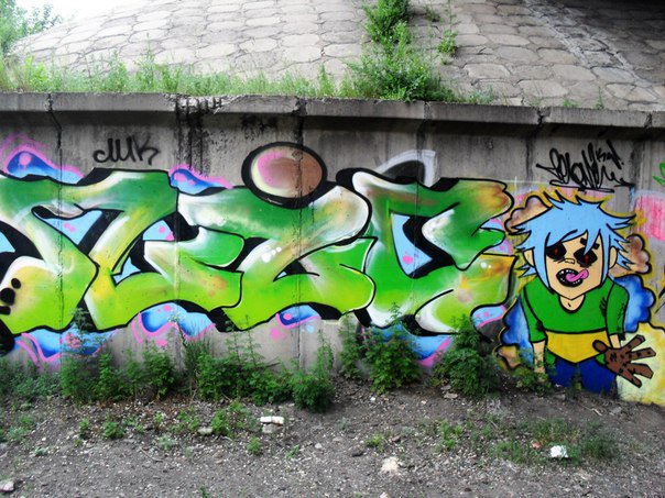 Graffiti Wall - Photo by lic73