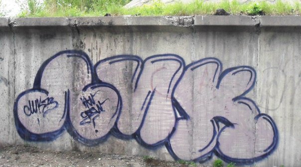 Graffiti Wall - Photo by lic73