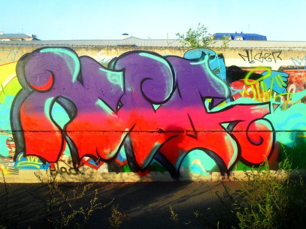 Graffiti Wall - Photo by lic73