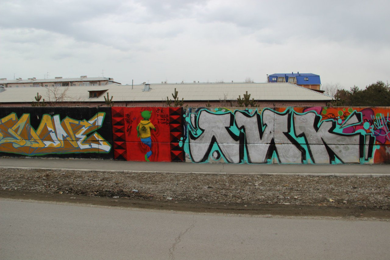 Graffiti Wall - Photo by lic73