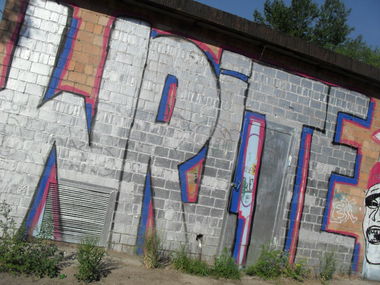 Graffiti Wall - Photo by lic73