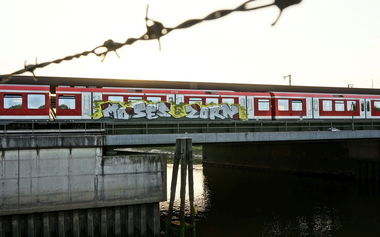 Graffiti Train in Hamburg - Photo by linseneintopf - Moses, Zorn, Bk