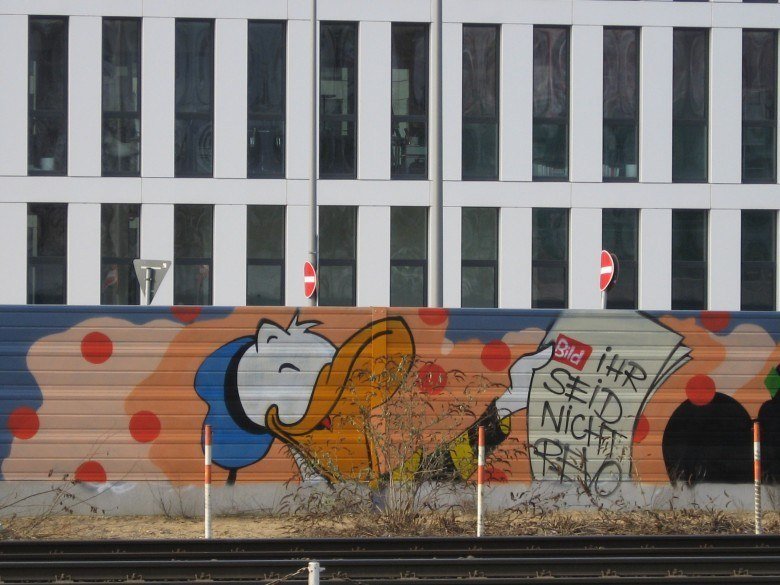 Graffiti Street Art - Photo by linseneintopf - revo, neu, bild