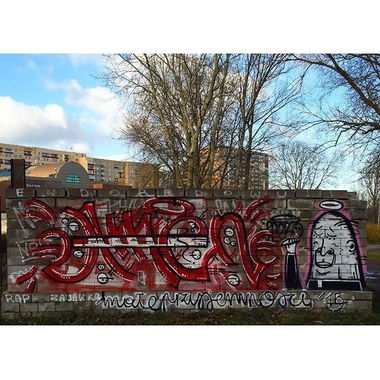 Graffiti Street Art in Warsaw - Photo by littlepleasure - streetart, streetartwarsaw, instagram (2015)