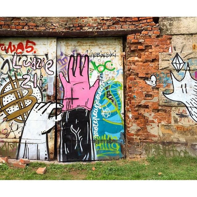 Graffiti Street Art in Warsaw - Photo by littlepleasure - streetart, streetartwarsaw, instagram (2015)