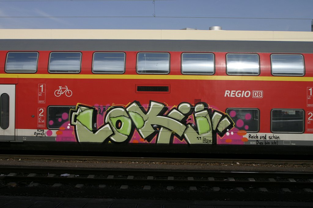 Graffiti Train - Photo by locke - lokii