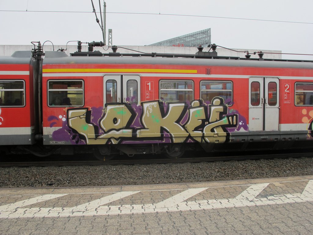 Graffiti Train - Photo by locke - lokii