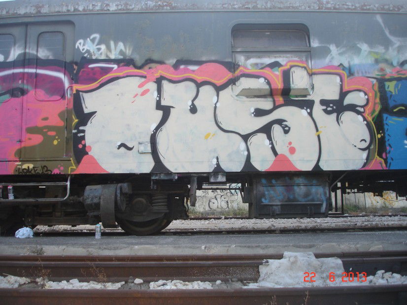 Graffiti Train in Athena - Photo by loke - loke (2013)