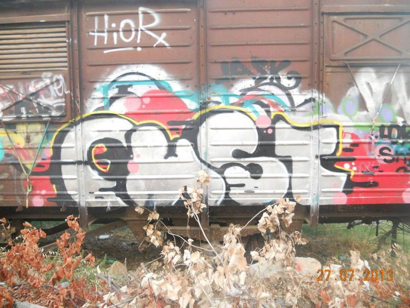 Graffiti Train in Athens - Photo by loke - loke, snik (2012)