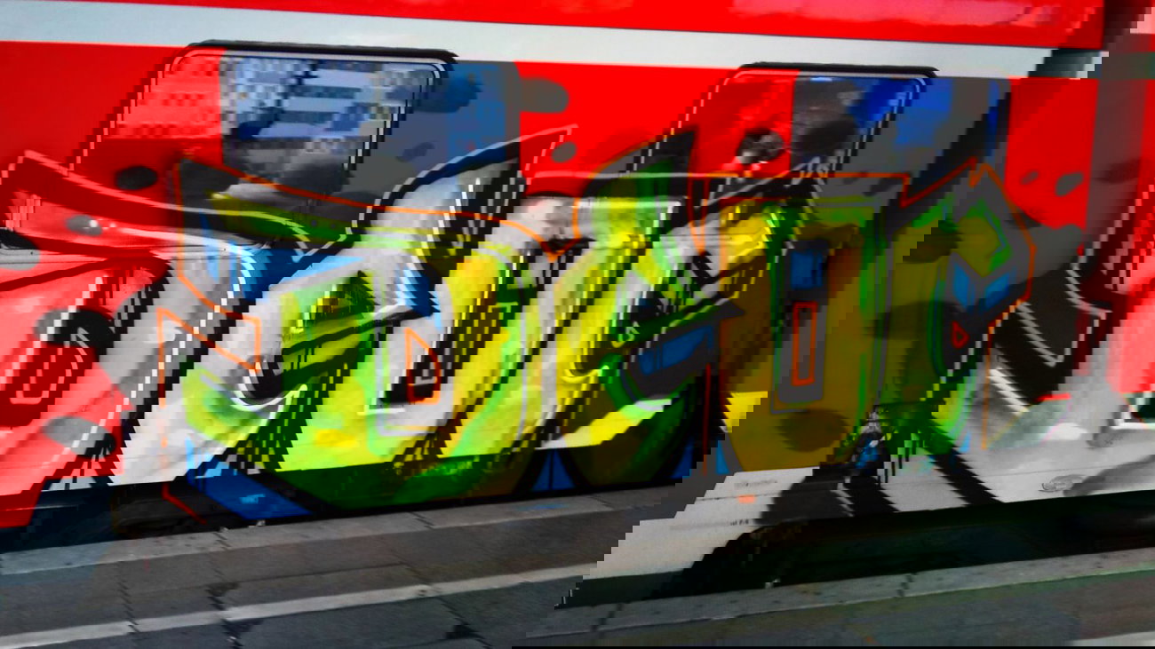 Graffiti Train - Photo by loveneverdies - deor